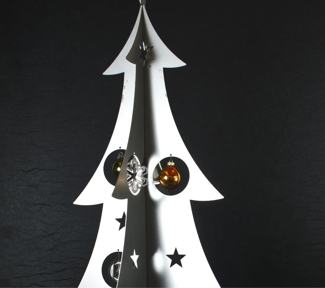 Dekorativer Weihnachtsbaum aus Edelstahl als kreative Sonderanfertigung aus Blech