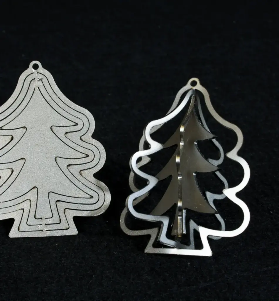 Dekorative Weihnachtsanhänger aus Metall als kreative Sonderanfertigung